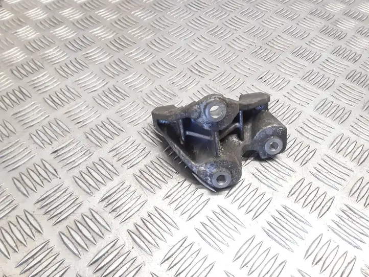 Ford Focus (2015 - 2019) F1F13K305AA Кронштейн двигателя — фото 2