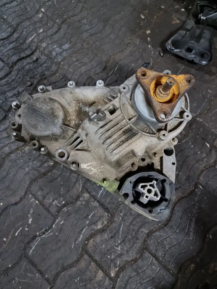 BMW X5 E70 (2006 - 2013) 757477701 Раздаточная коробка — фото 1