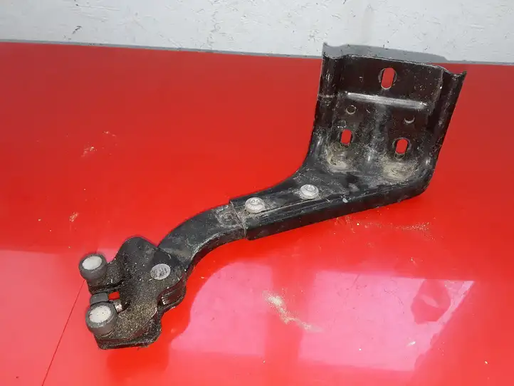 Mercedes-Benz Vito Viano W639 (2003 - 2010) A6397630147 Нижняя направляющая раздвижной двери — фото 1