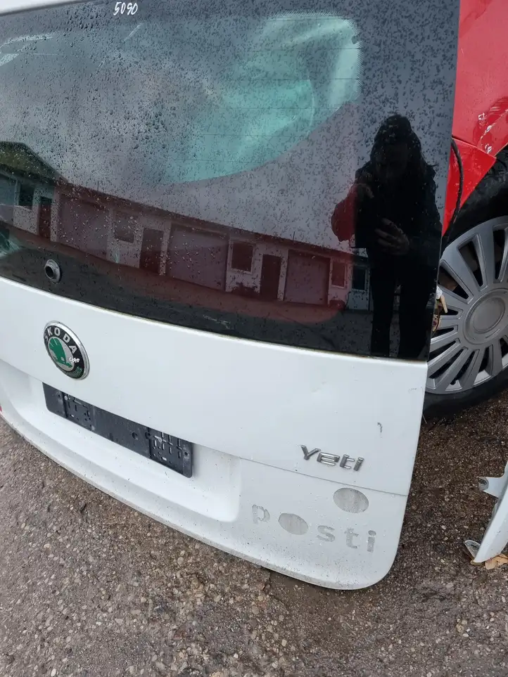Skoda Yeti (5L) (2009 - 2012) Крышка багажника — фото 4