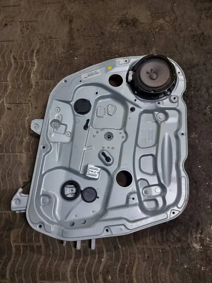 Kia Carens II (2006 - 2012) 824701D210 Стеклоподъемник передней двери (без мотора) — фото 1