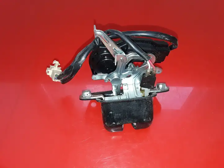 Subaru Tribeca (2007 - 2014) Замок крышки багажника — фото 1