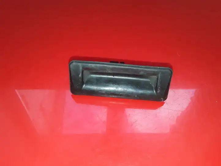 Skoda Fabia Mk2 (5J) (2007 - 2014) 5J0827566E Кнопка закрытия крышки багажника — фото 1