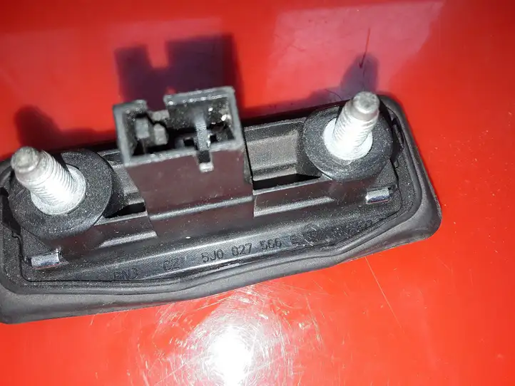 Skoda Fabia Mk2 (5J) (2007 - 2014) 5J0827566E Кнопка закрытия крышки багажника — фото 2