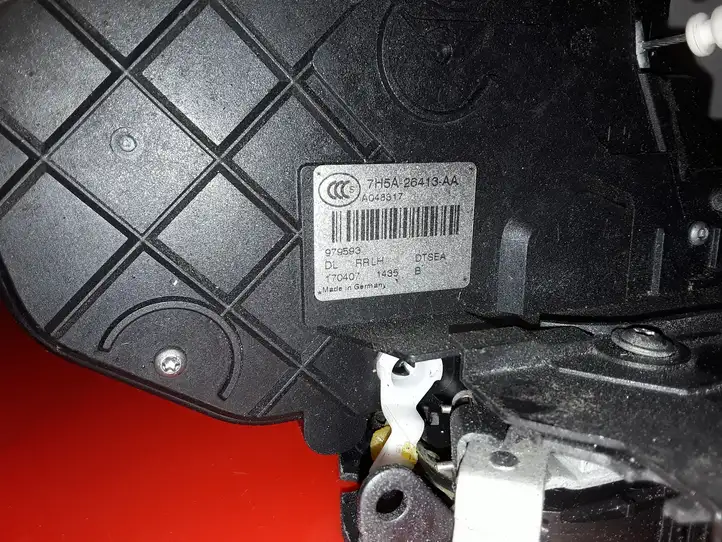 Land Rover Freelander 2 - LR2 (2006 - 2010) 7H5A26413AA Замок задней двери — фото 3