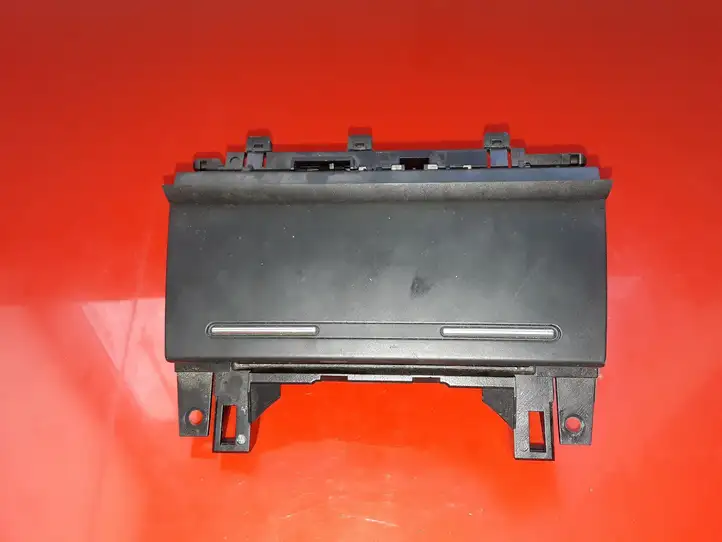 Seat Exeo (3R) (2008 - 2013) 8E0857951J Передняя пепельница — фото 1