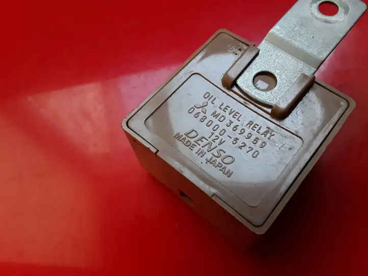 Mitsubishi Pajero Sport I (1996 - 2004) MD369959 Реле давления масла — фото 3