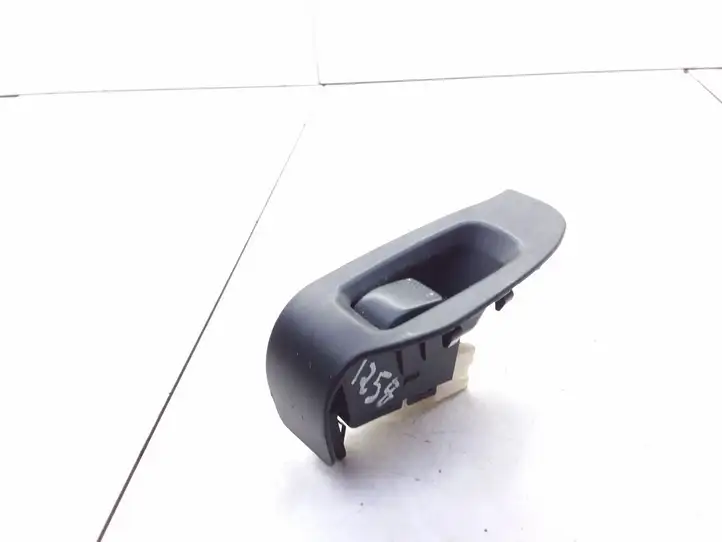 Subaru Outback (1998 - 2003) 83071AE040 Кнопка стеклоподъемников — фото 1
