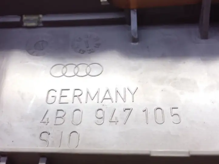 Audi A6 S6 C5 4B (2001 - 2004) 4B0947105 Передняя подсветка — фото 4
