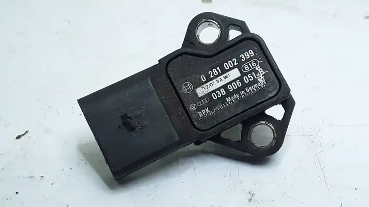 Volkswagen Touran I (2003 - 2010) 038906051B Датчик давления воздуха впуска — фото 1