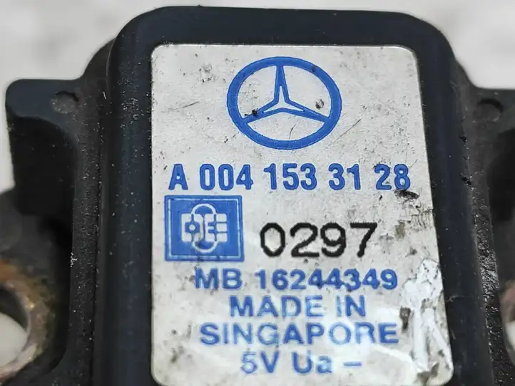 Mercedes-Benz E W210 (1995 - 2002) A0041533128 Датчик давления воздуха впуска — фото 2
