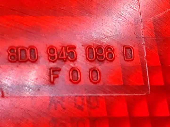 Audi A4 S4 B5 8D (1999 - 2001) 8D0945096D Задний фонарь в кузове — фото 2