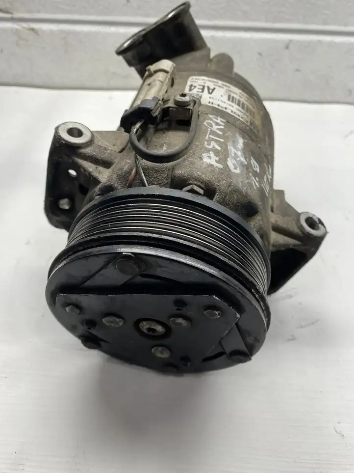 Opel Astra H (2004 - 2009) 401351739 Компрессор (насос) кондиционера воздуха — фото 1
