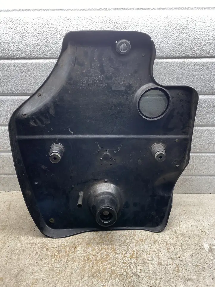 Volkswagen Golf IV (1998 - 2005) 038103935AB Крышка двигателя декоративная — фото 2