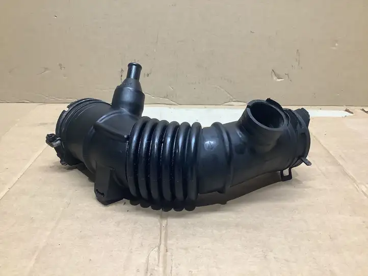 Toyota Avensis Verso (2001 - 2004) 1788128100 Детали воздухозаборника — фото 2