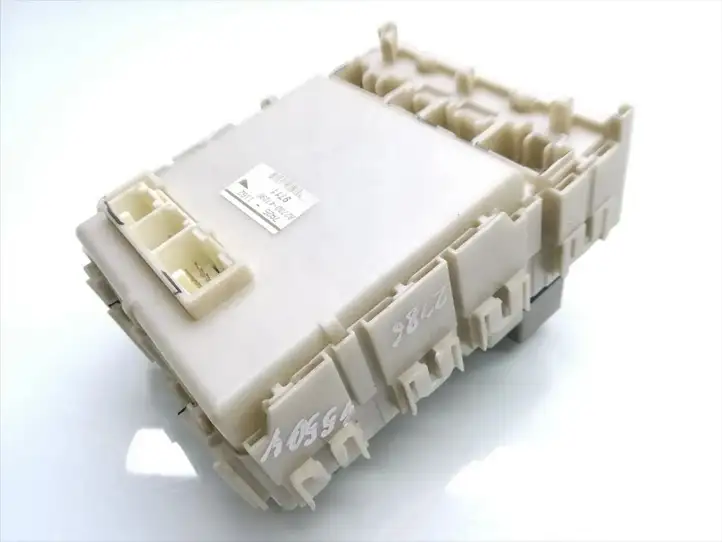 Toyota Prius (XW20) (2003 - 2009) 82730-47290 Блок предохранителей — фото 2