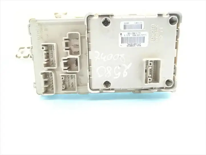 Toyota Avensis T250 (2006 - 2009) 82641-05030 Блок предохранителей — фото 3