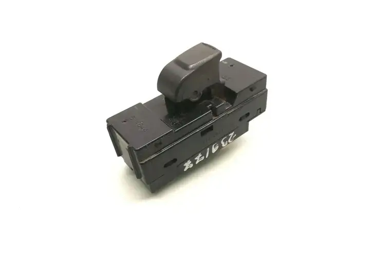 Isuzu Rodeo (1998 - 2004) 514644 Кнопка стеклоподъемников — фото 1