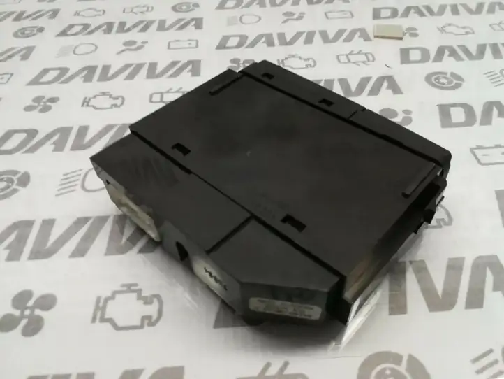 Toyota Avensis T250 (2003 - 2006) 8479006110 Кнопка обогрева стекла — фото 3