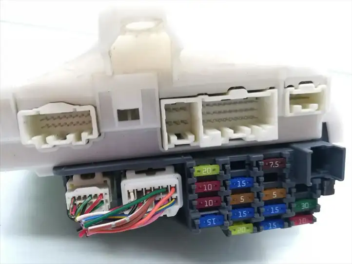 Mazda 6 (2009 - 2012) Блок предохранителей — фото 5