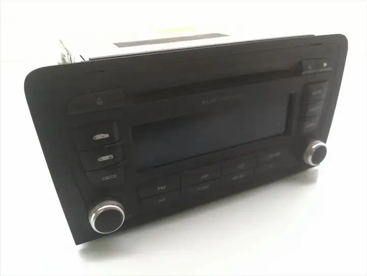 Audi A3/S3 8P (2004 - 2008) 8P0035186G Магнитола / мультимедийная система — фото 1