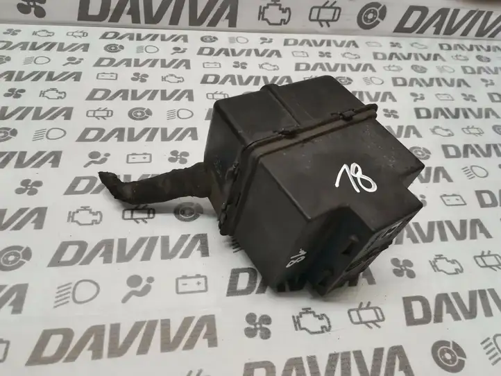 Volkswagen PASSAT B6 (2005 - 2010) 1K0937311C Блок предохранителей — фото 1