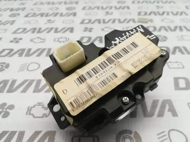 Nissan Navara D40 (2004 - 2015) 283955X00C Контроллер мультимедийной системы — фото 3