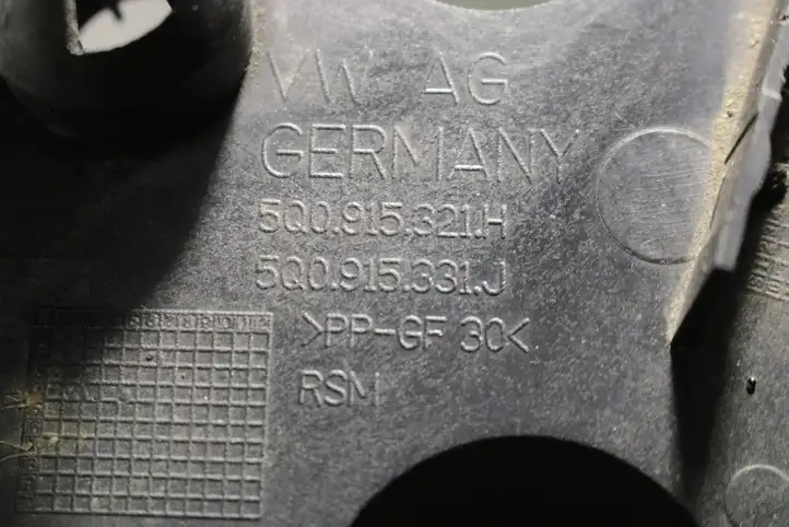 Volkswagen Golf VII (2013 - 2019) 5Q0915321H Площадка аккумулятора — фото 6