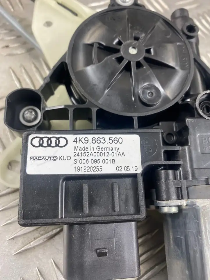 Audi A6 S6 C8 4K (2018 - ) 4K9863560 Механизм шторки багажника — фото 6