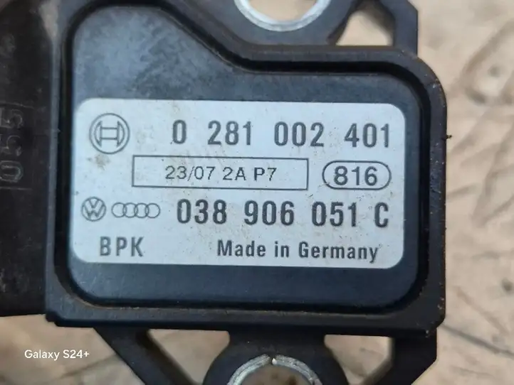 Volkswagen Golf Plus (2008 - 2014) 038906051C Датчик давления воздуха впуска — фото 4