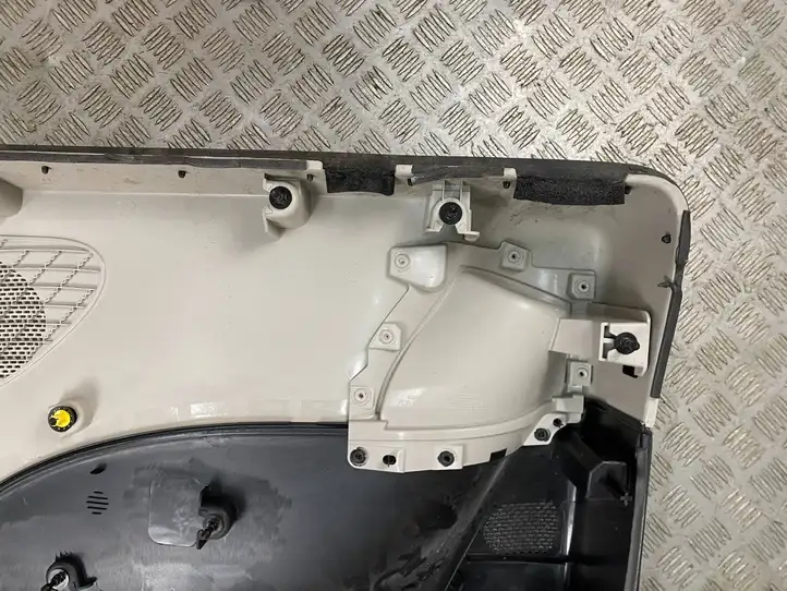Chrysler Pacifica (2016 - ) 5RP652D2AH Обшивка раздвижной двери — фото 8