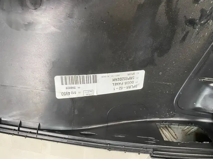 Chrysler Pacifica (2016 - ) 5RP652D2AH Обшивка раздвижной двери — фото 9