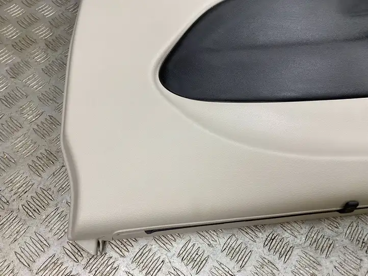 Chrysler Pacifica (2016 - ) 5RP702D2AH Обшивка раздвижной двери — фото 5