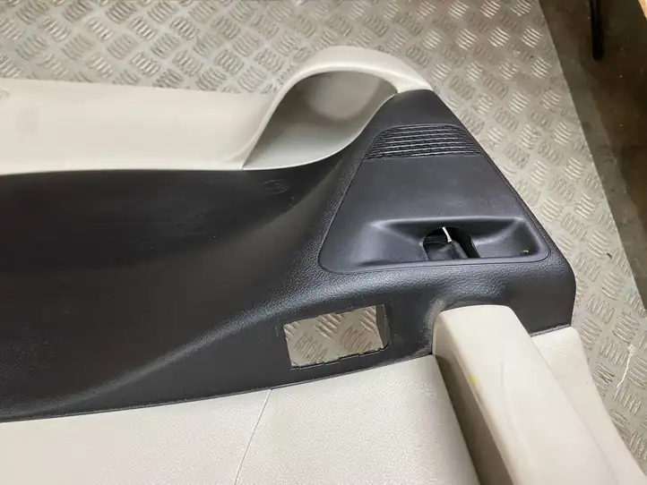 Chrysler Pacifica (2016 - ) 5RP702D2AH Обшивка раздвижной двери — фото 7