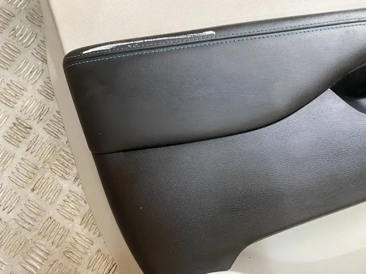 Chrysler Pacifica (2016 - ) 7BZ401DQAA Обшивка раздвижной двери — фото 3