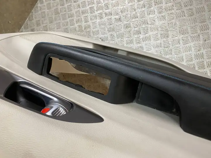 Chrysler Pacifica (2016 - ) 7BZ401DQAA Обшивка раздвижной двери — фото 6