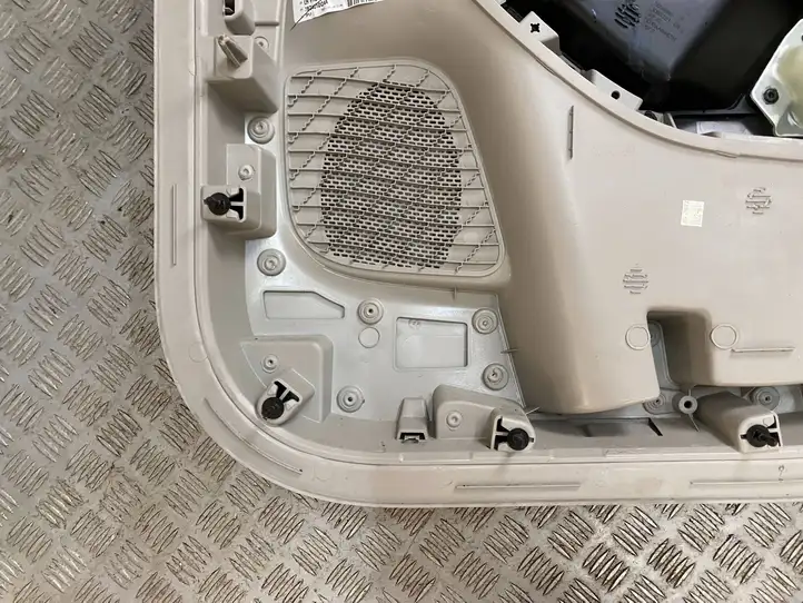 Chrysler Pacifica (2016 - ) 7BZ401DQAA Обшивка раздвижной двери — фото 11