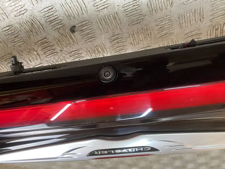 Chrysler Pacifica (2016 - ) 68444838AA Задний фонарь в крышке багажника — фото 2