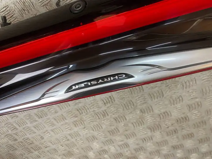 Chrysler Pacifica (2016 - ) 68444838AA Задний фонарь в крышке багажника — фото 28