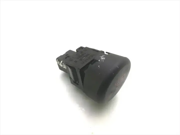Nissan Juke I F15 (2010 - 2018) 06019 Включатель аварийных фонарей — фото 3