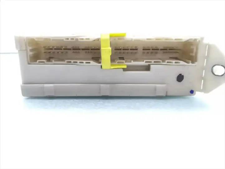 Lexus GS 300 350 430 450h (2004 - 2007) 82730-30631 Блок предохранителей — фото 3