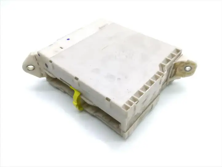 Lexus GS 300 350 430 450h (2004 - 2007) 82730-30631 Блок предохранителей — фото 4