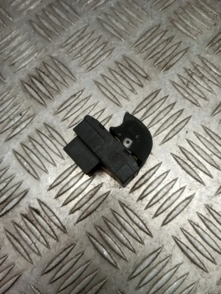 Audi A3/S3 8P (2003 - 2005) Кнопка стеклоподъемников — фото 2