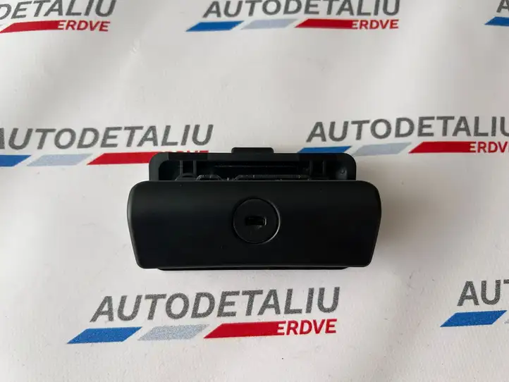 BMW 3 E90 E91 (2005 - 2012) 8163017 Ручка бардачка — фото 2