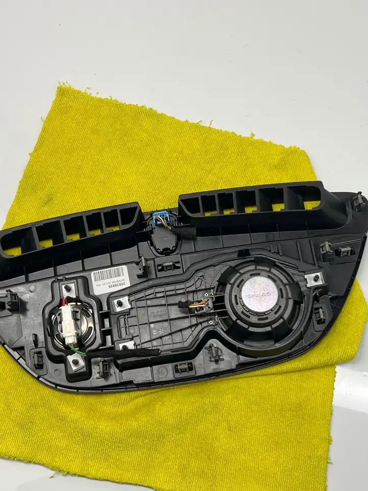 Volvo XC90 (2014 - 2019) 39838835 Воздушная решетка панели — фото 7