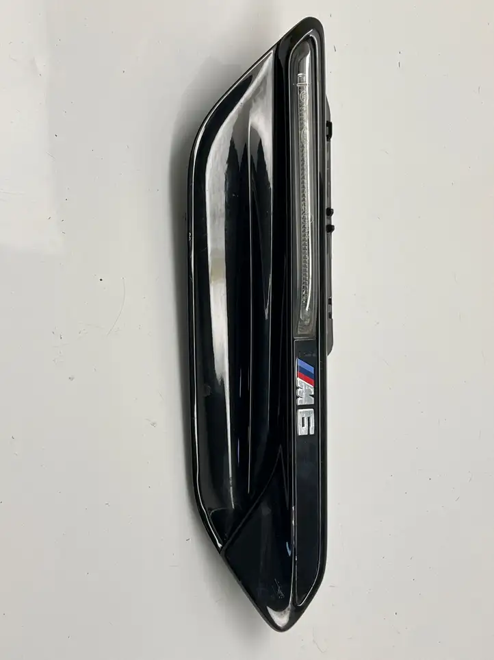 BMW M6 F06/F12/F13 (2012 - 2018) 7440100001 Поворотный фонарь крыла — фото 1