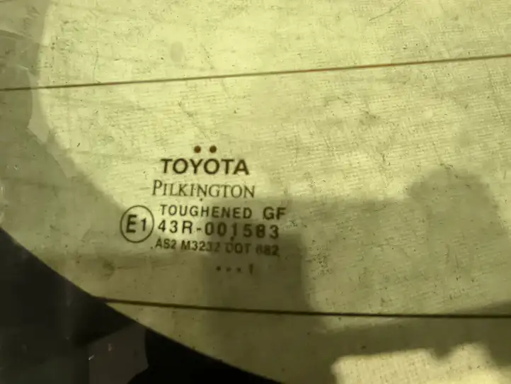 Toyota Auris 150 (2006 - 2012) Заднее стекло — фото 2