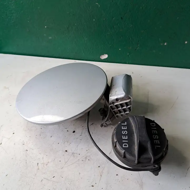 Hyundai Santa Fe (2005 - 2009)  695102B000 Крышка топливного бака