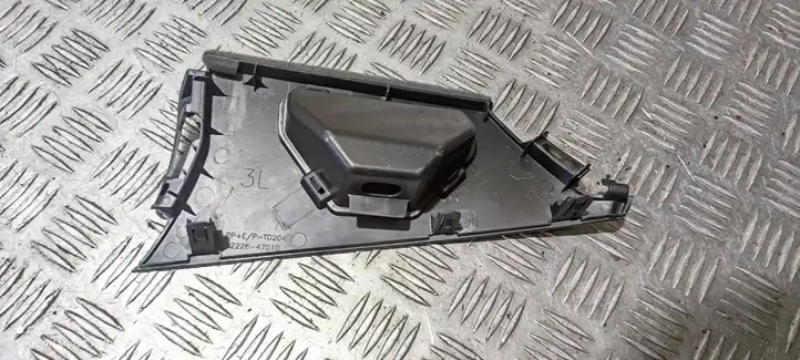 Toyota Prius+ (ZVW40) (2011 - 2018) 6222647010 Прочие детали салона — фото 3