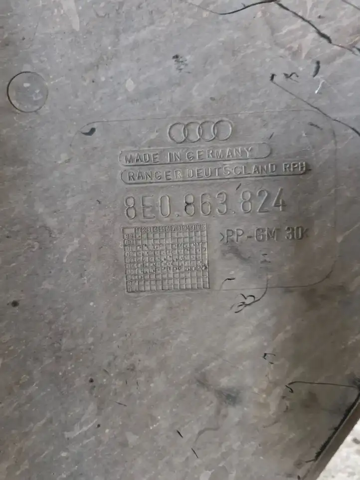 Audi A4 S4 B8 8K (2007 - 2011) 8E0863824 Прочие детали днища — фото 2